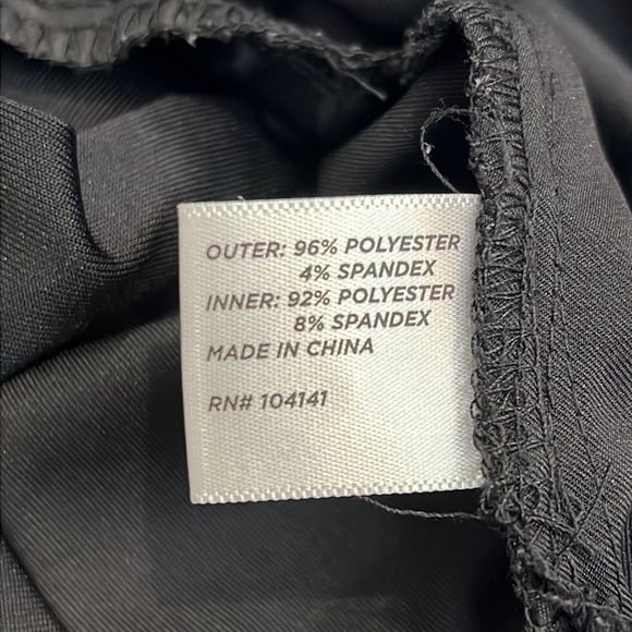 Lady Hagen Black size 6 skort, has pockets perfect for a round of golf - Picture 13 of 16